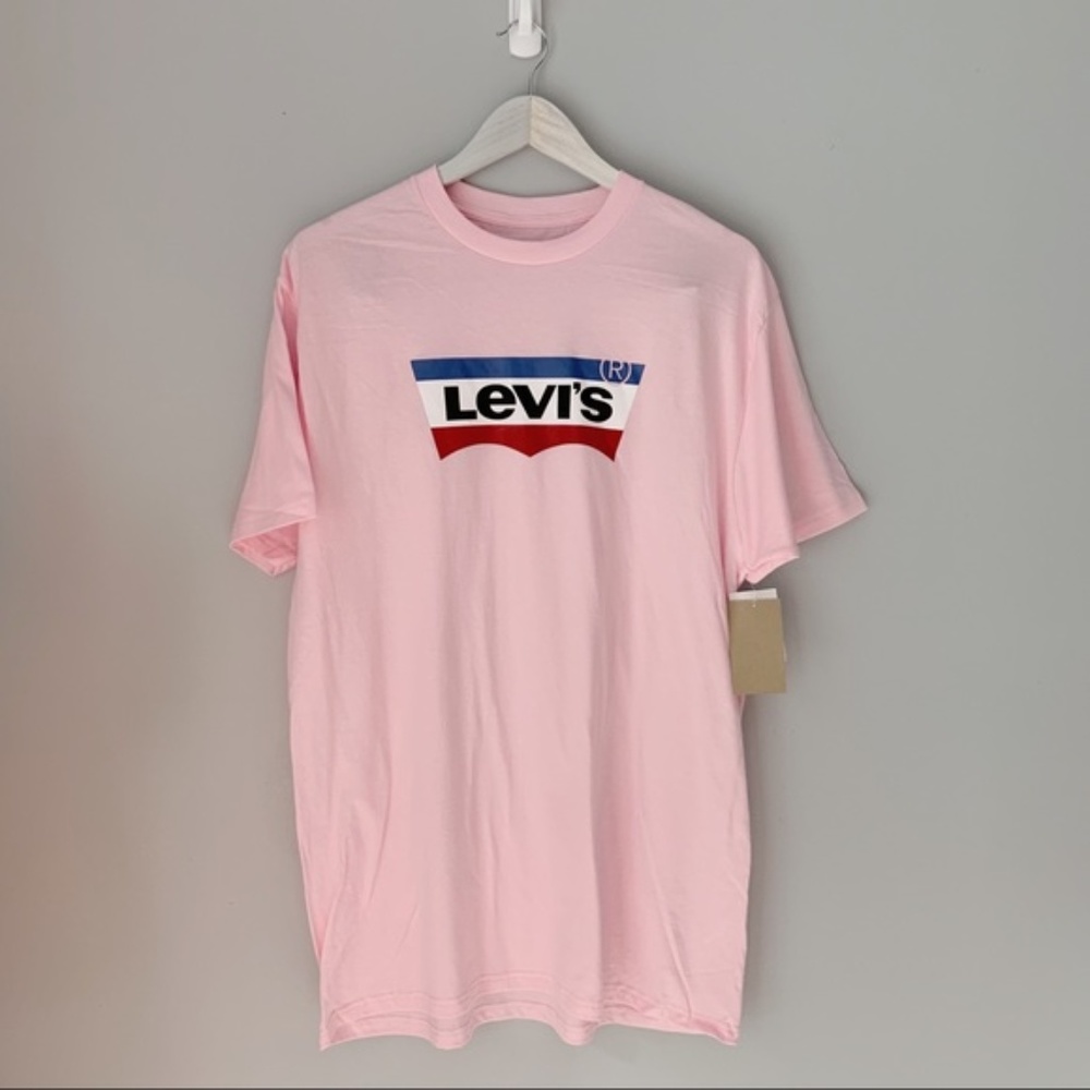 NWT Levi’s pink short sleeved t shirt - Picture 2 of 7